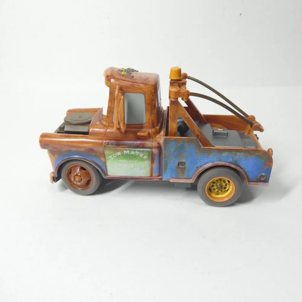 Pixar Cars Lot - Tow Mater Tow Truck & XRS Mud Racing George